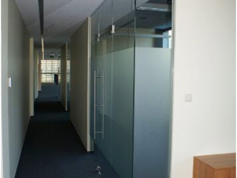 glass wall partition