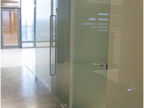 glass partition wall