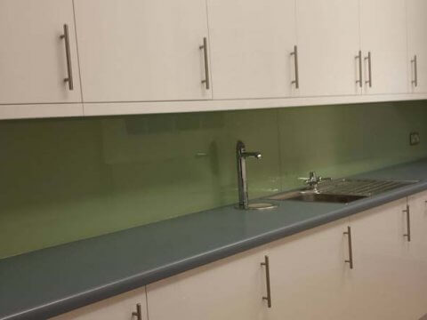 glass splashbacks and upstands for kitchens