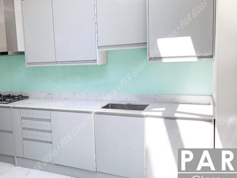 glass splashbacks uk kitchens